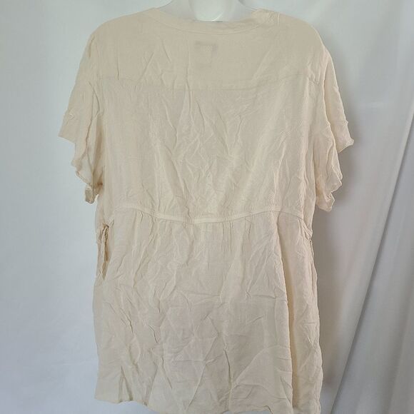 Torrid Ivory Flutter Sleeve Textured Blouse sz 1x - Picture 4 of 6